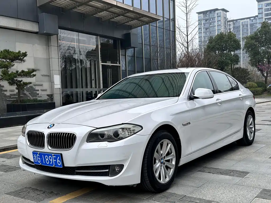 BMW 5 Series 2012 — фото 1