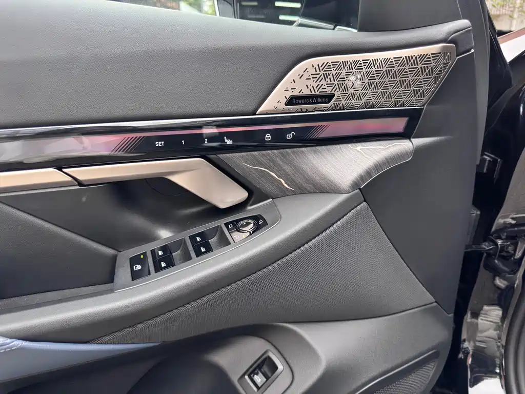 BMW 5 Series 2025 — фото 15