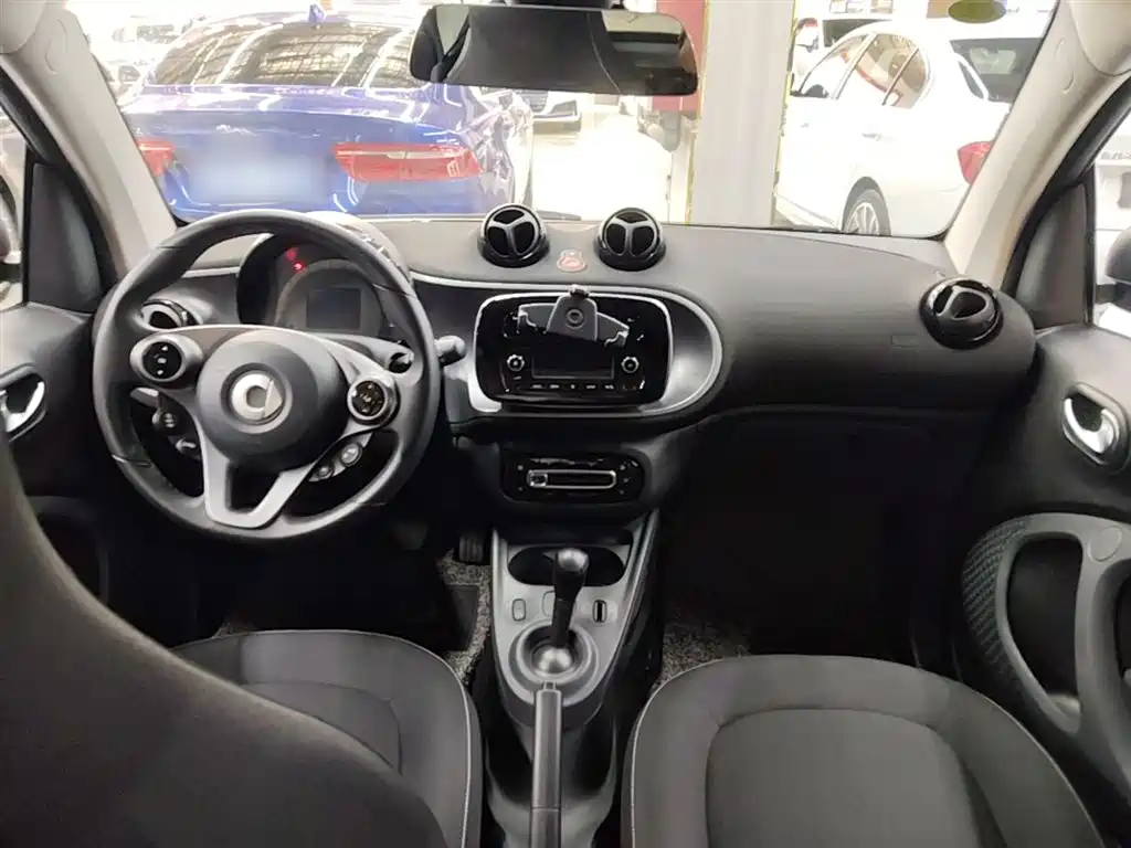 smart Fortwo 2018 — фото 10