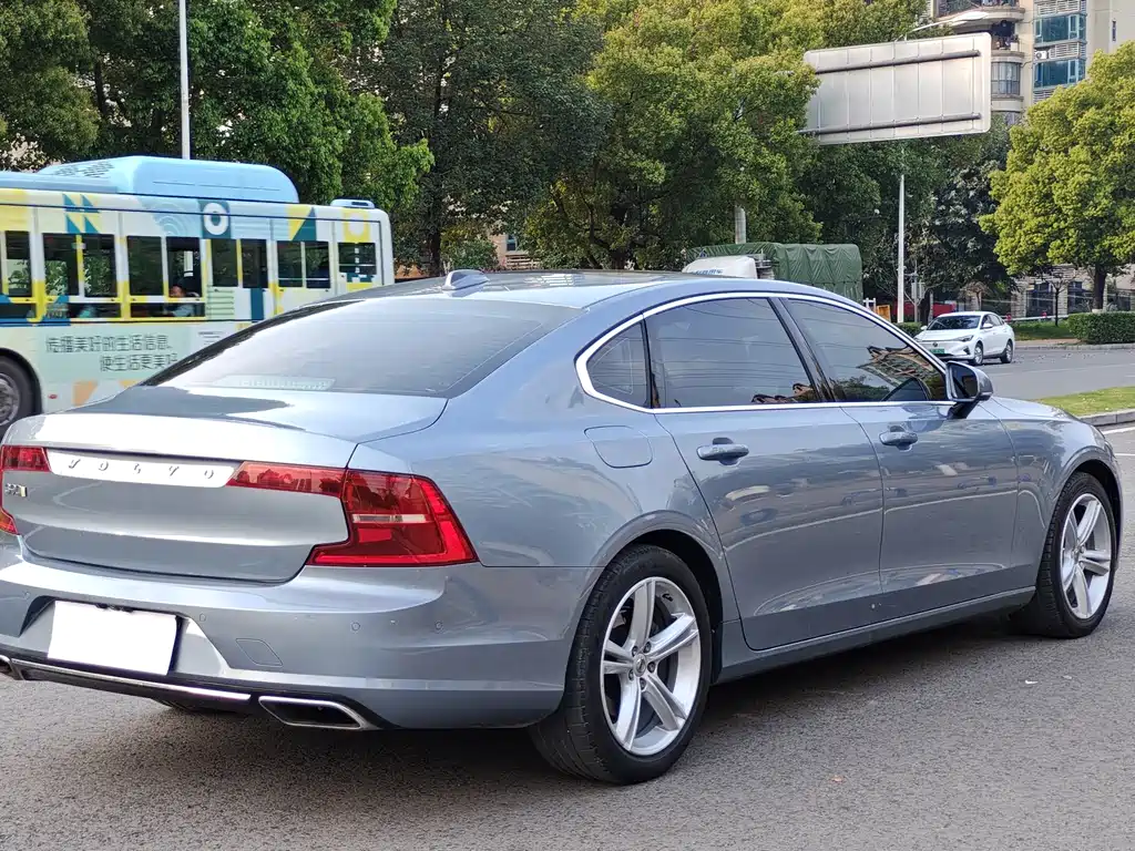 Volvo S90 2018 — фото 9