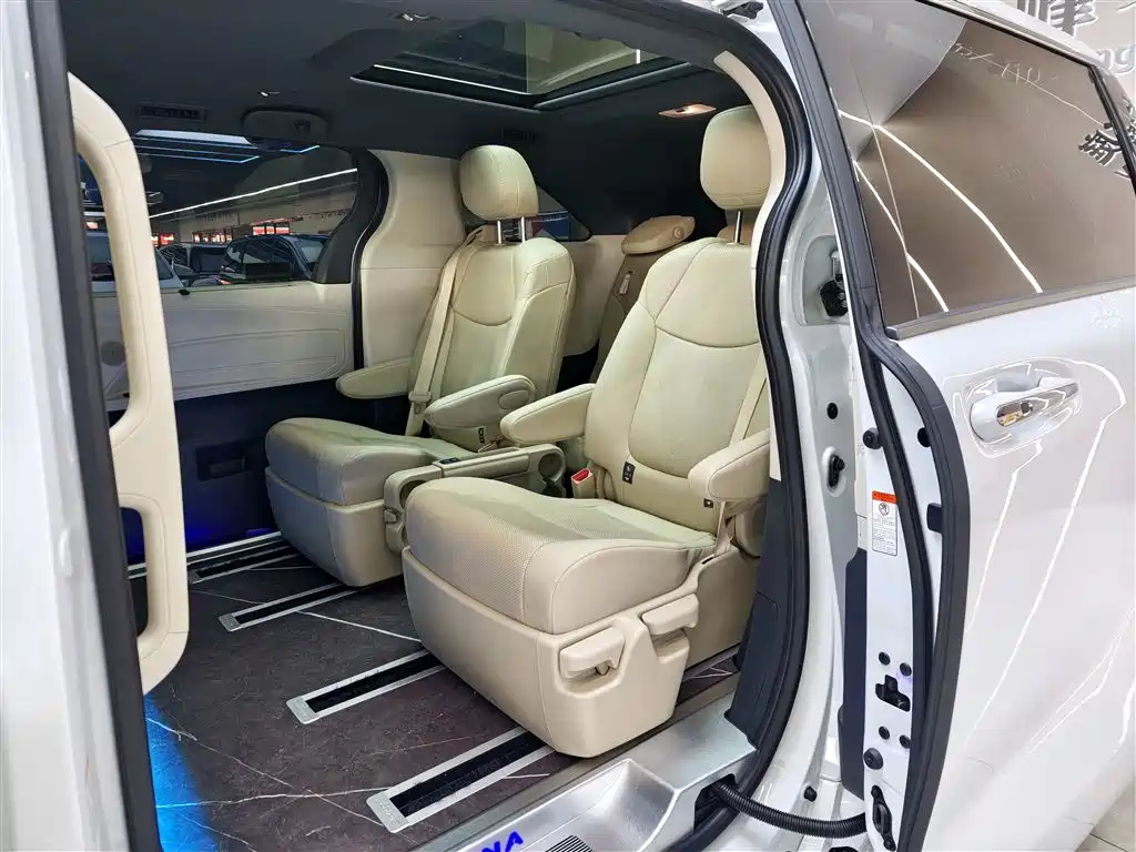 Toyota Granvia 2024 — фото 10