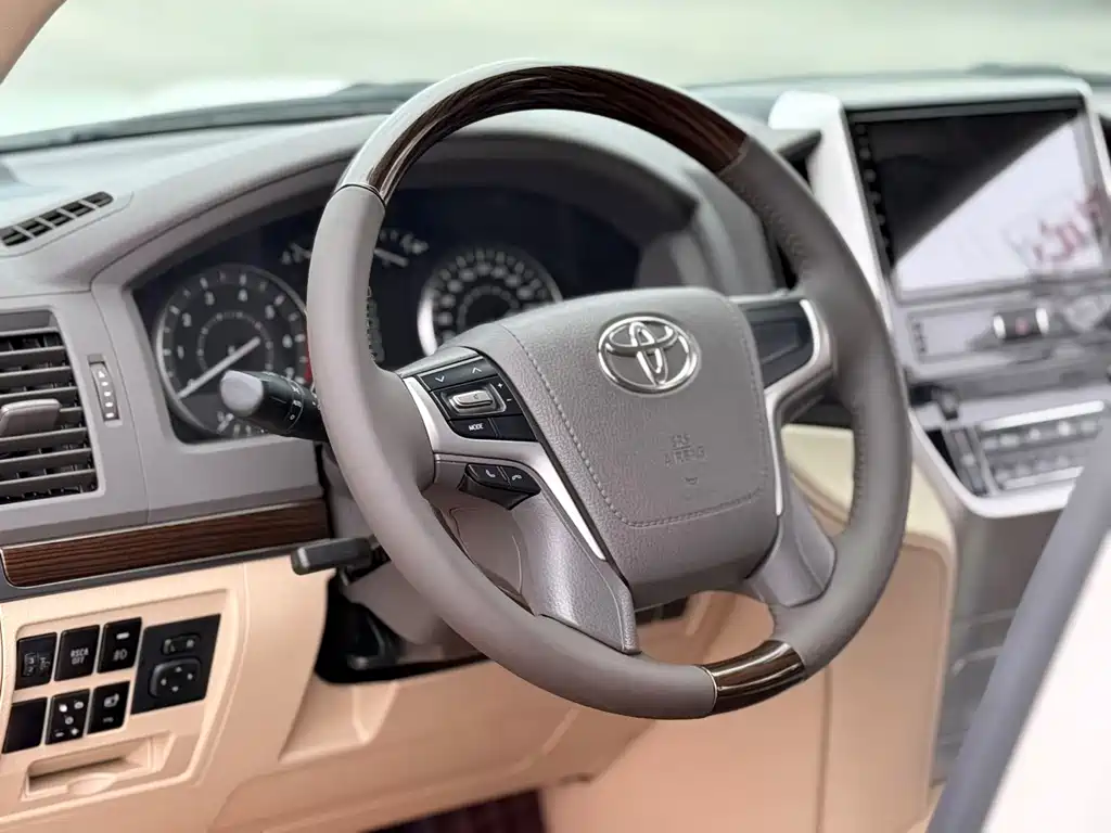 Toyota Land Cruiser 2019 — фото 7
