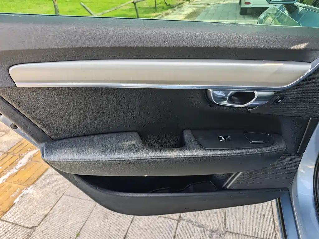 Volvo S90 2018 — фото 12