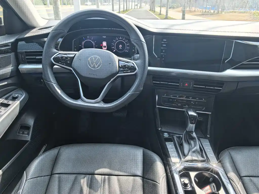 Volkswagen Passat New Energy 2022 — фото 21