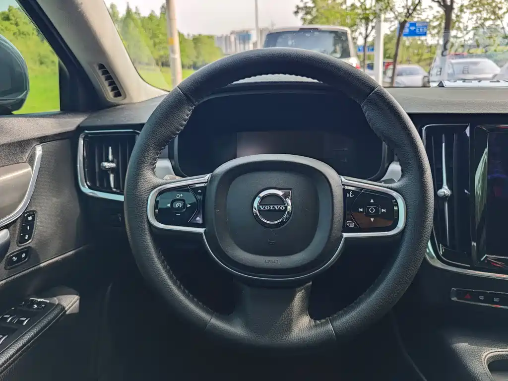 Volvo S90 2018 — фото 18