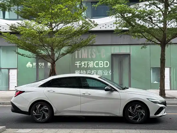 Hyundai Elantra 2023
