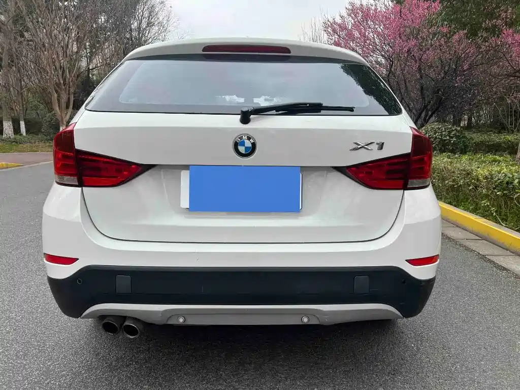 BMW X1 2015 — фото 8
