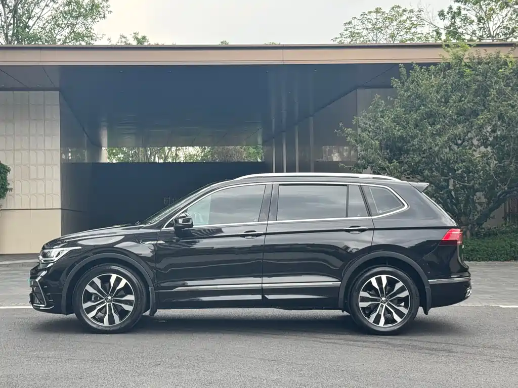 Volkswagen Tiguan L 2024 — фото 7