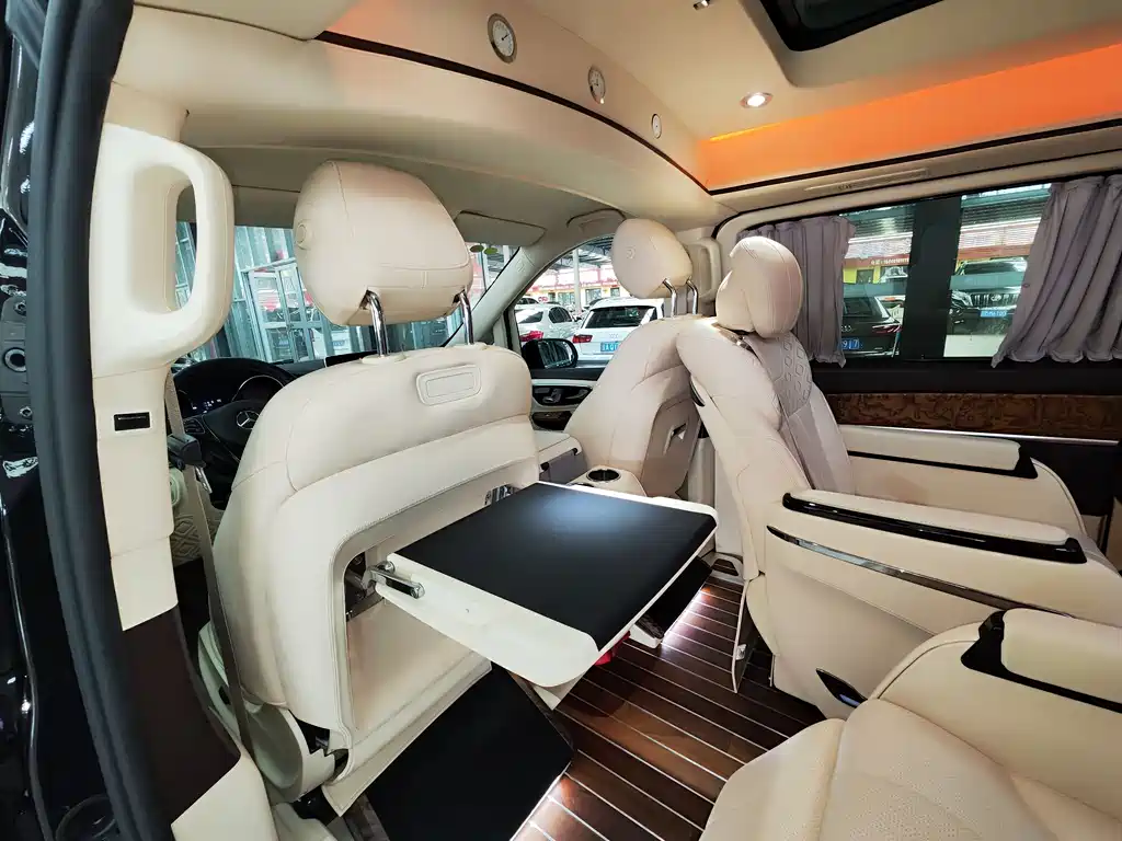 Mercedes-Benz V-Class 2019 — фото 27