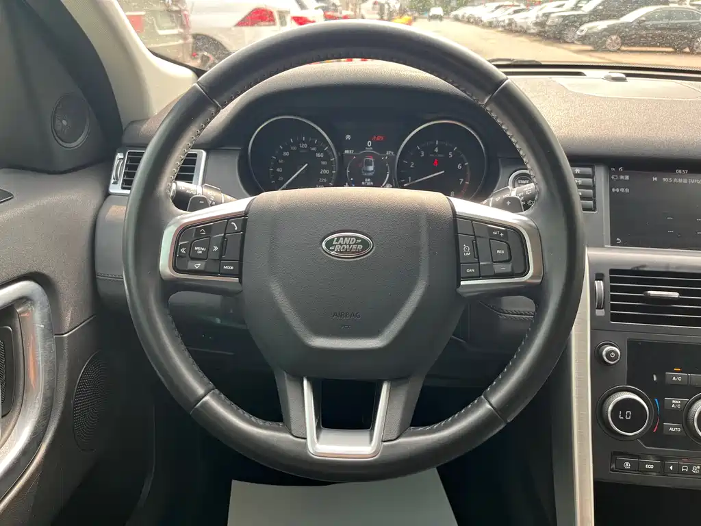 Land Rover Discovery Sport 2018 — фото 18