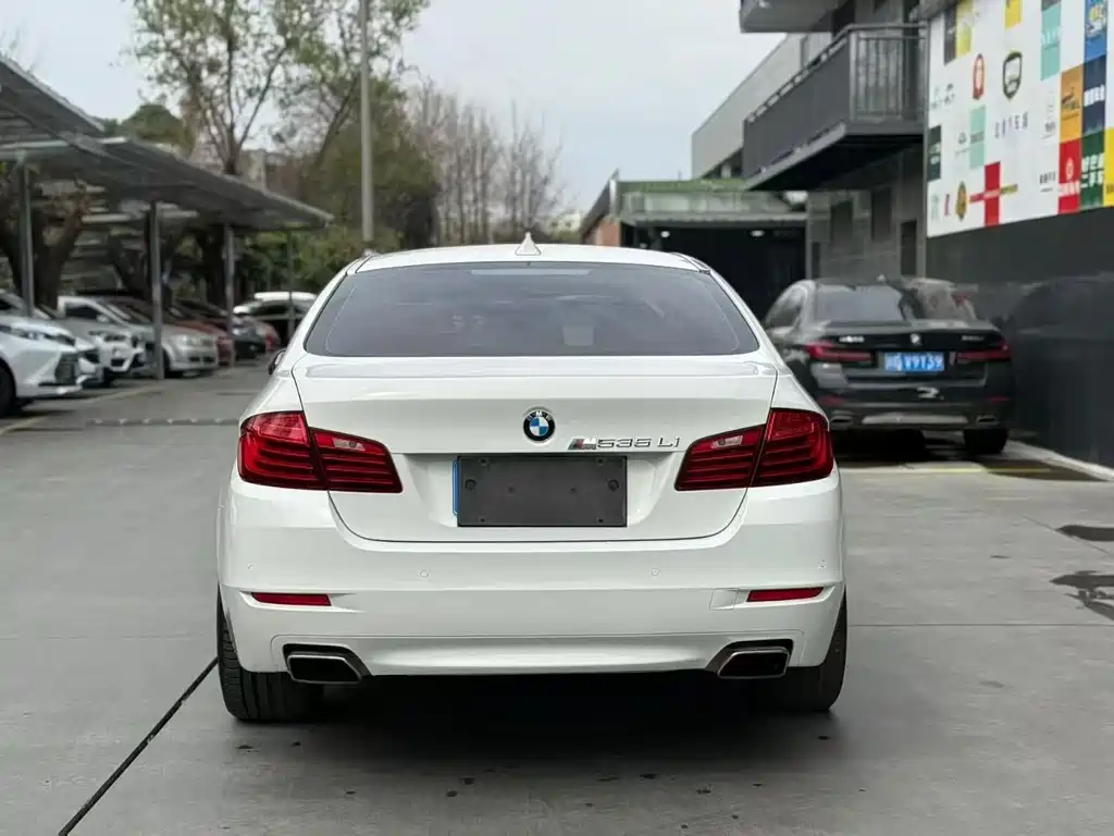 BMW 5 Series 2015 — фото 8