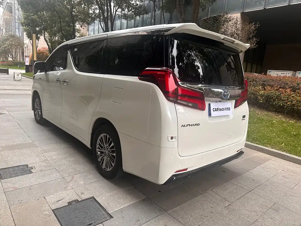 Toyota Alphard 2022 — фото 12