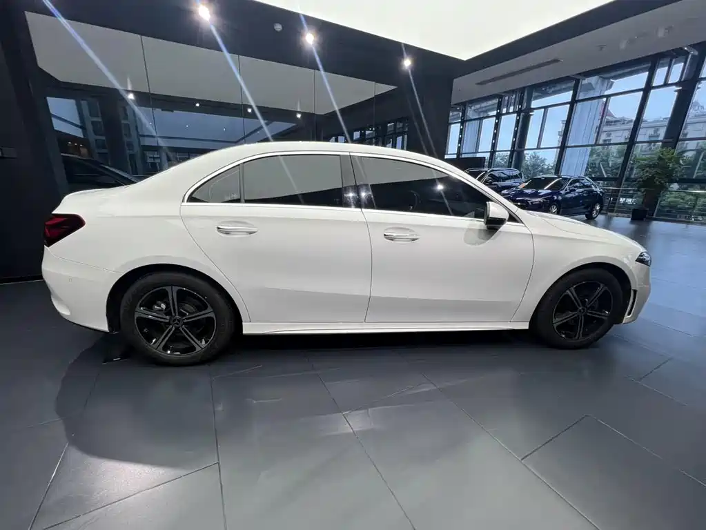 Mercedes-Benz A-Class 2022 — фото 4