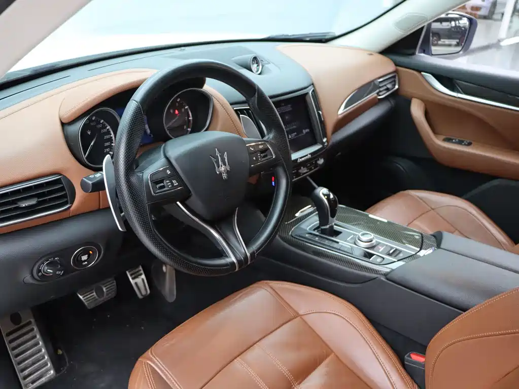 Maserati Levante 2017 — фото 18