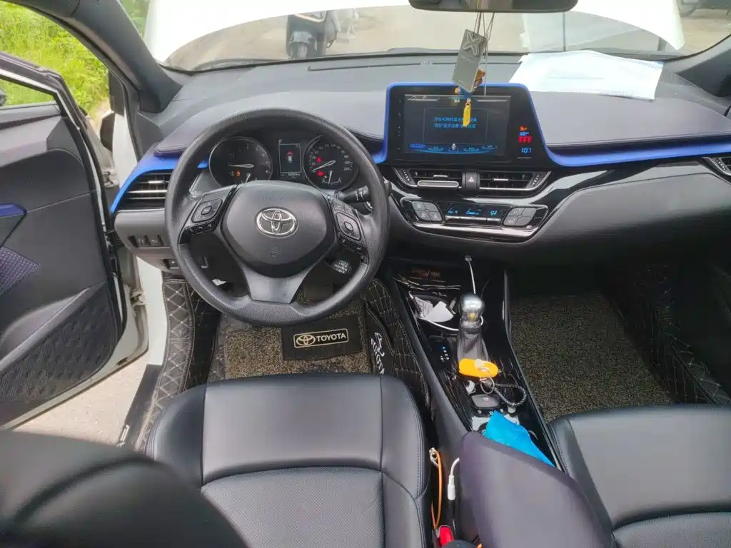Toyota C-HR 2020 — фото 3