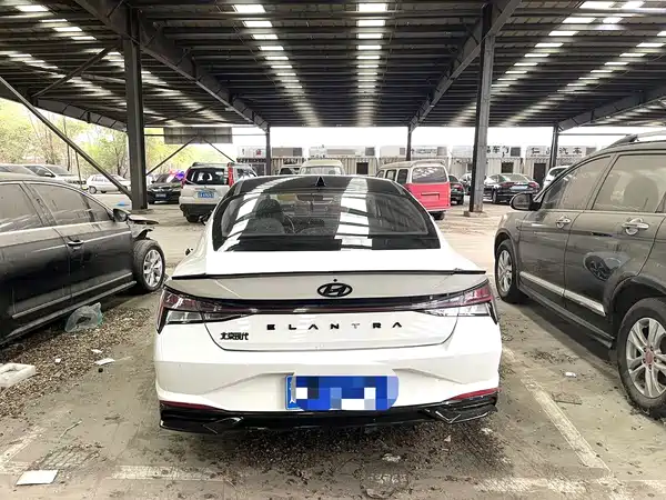 Hyundai Elantra 2022