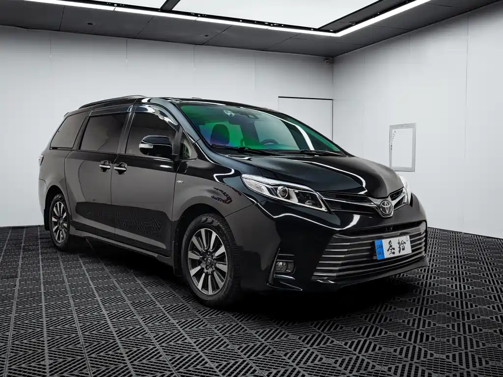 Toyota Sienna 2018 — фото 4