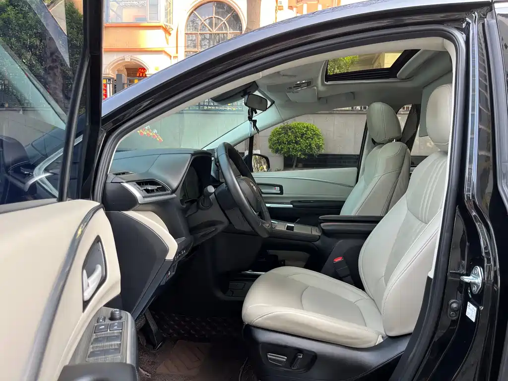 Toyota Sienna 2023 — фото 10