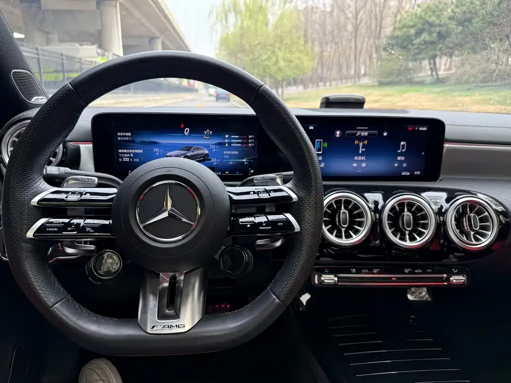 Mercedes-Benz A-Class AMG 2025 — фото 9