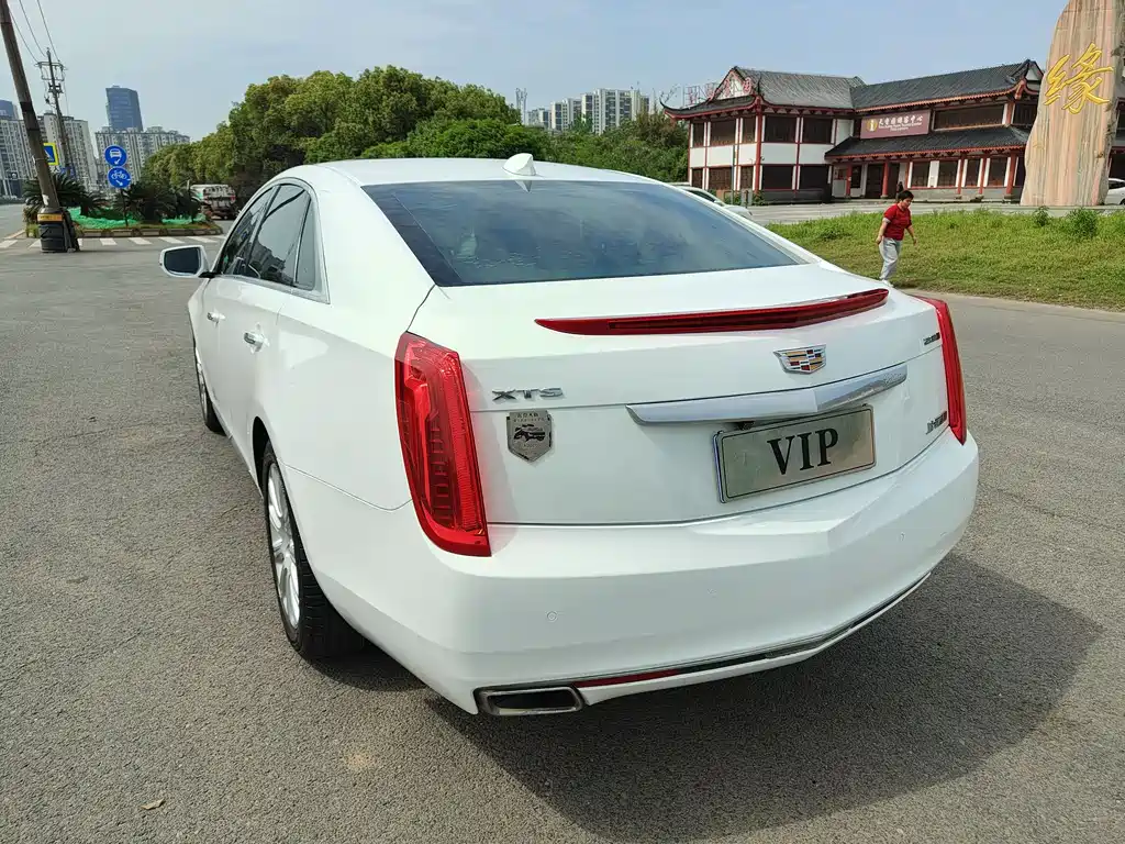 Cadillac XTS 2017 — фото 9