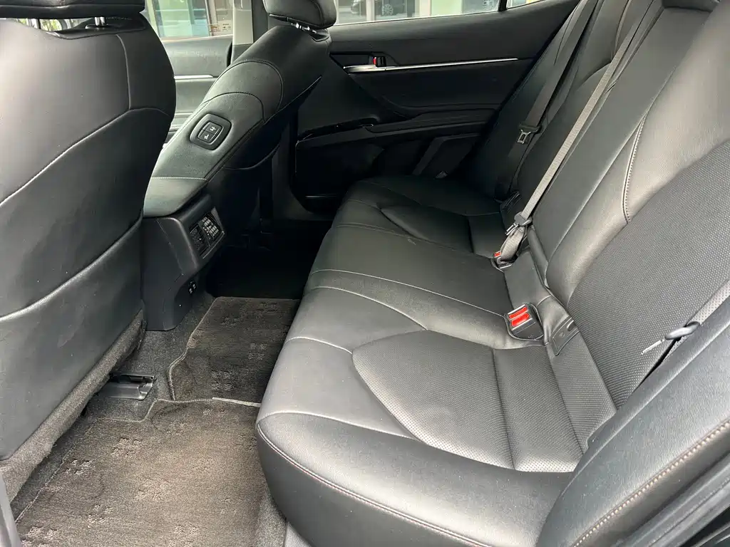 Toyota Camry 2019 — фото 10