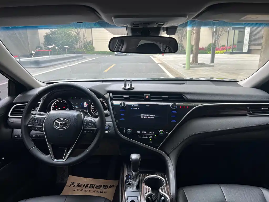 Toyota Camry 2019 — фото 14