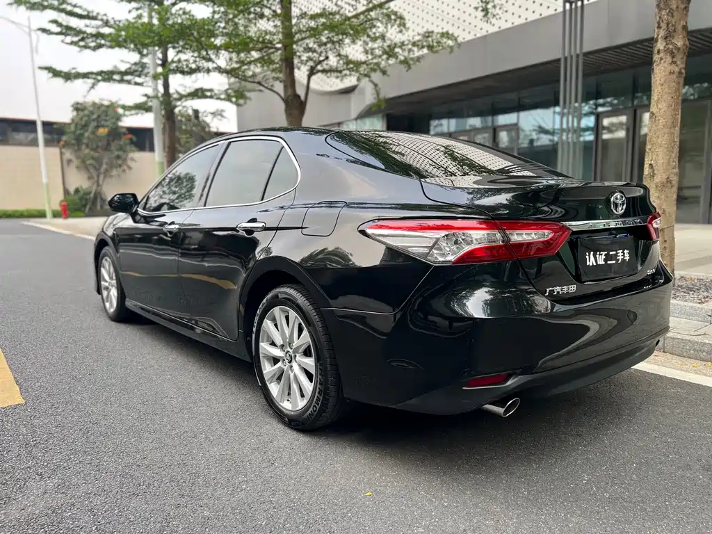 Toyota Camry 2019 — фото 15