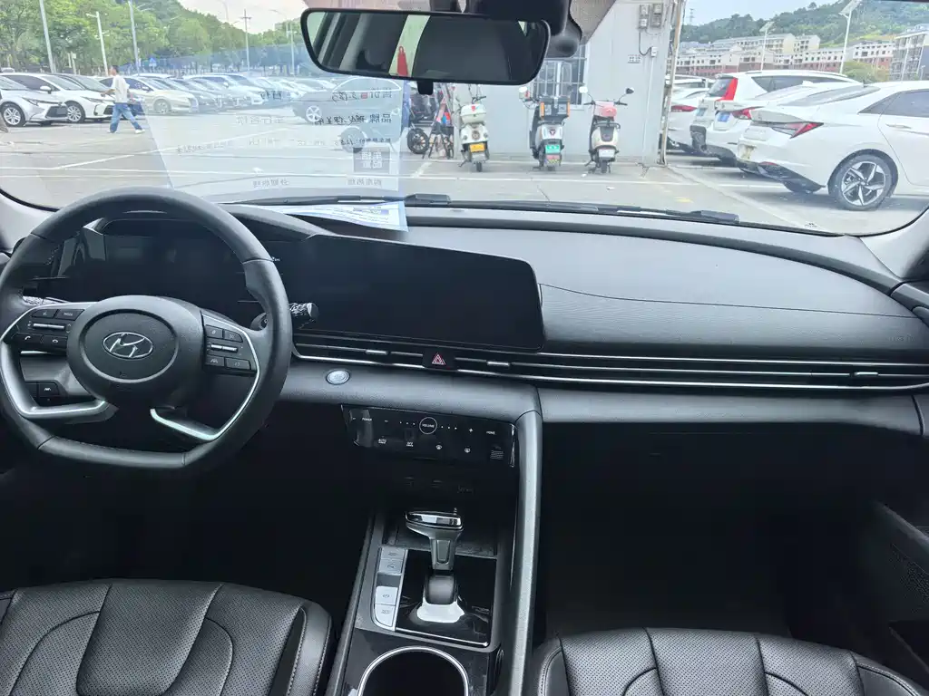 Hyundai Elantra 2023
