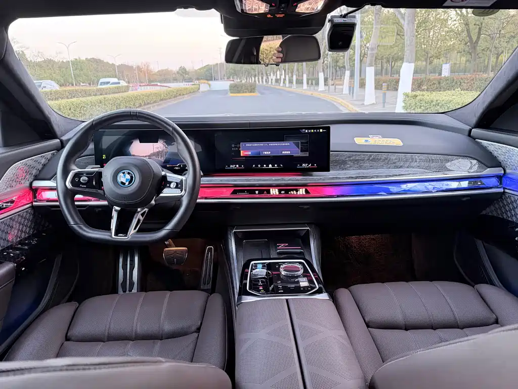 BMW i7 2024 — фото 7