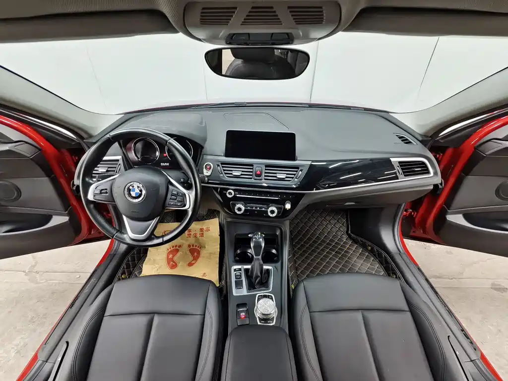 BMW 1 Series 2019 — фото 9