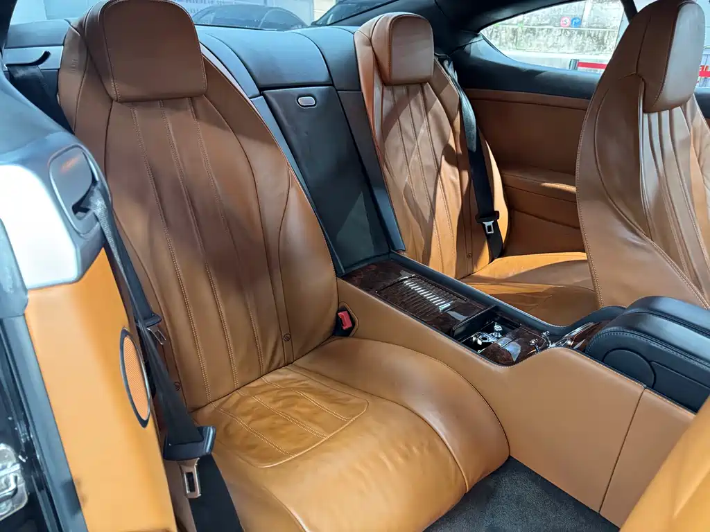 Bentley Continental 2013 — фото 17