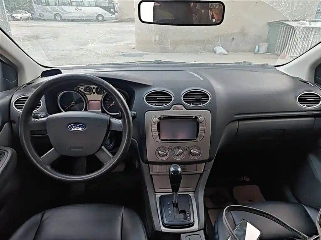 Ford Focus 2014 — фото 16