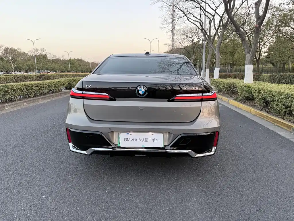 BMW i7 2024 — фото 8