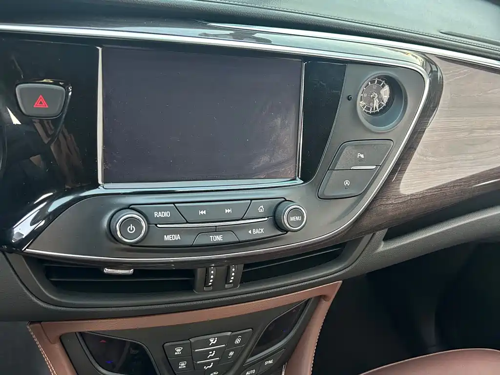 Buick Envision Plus 2016 — фото 9