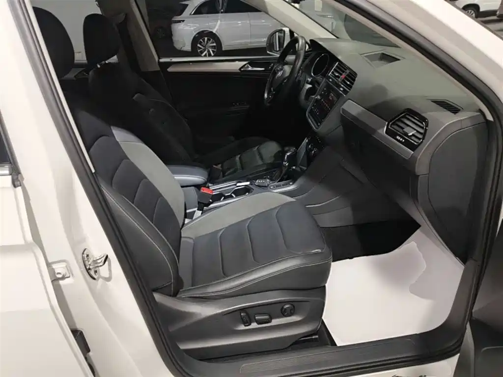 Volkswagen Tiguan L 2018 — фото 25