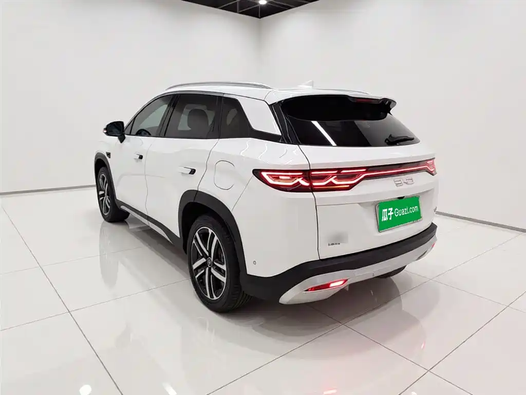 BYD L DM-i 2025 — фото 5