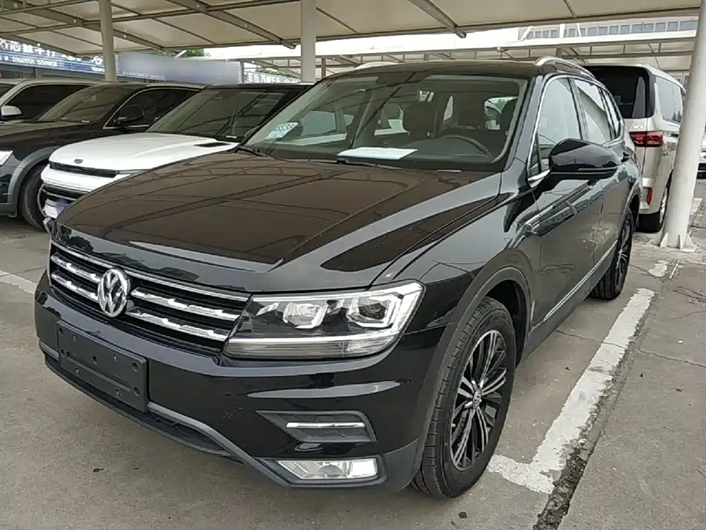 Volkswagen Tiguan L 2020 — фото 1