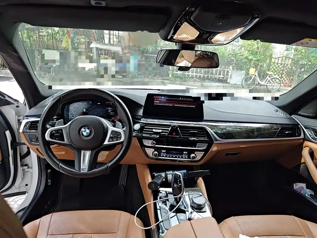 BMW 5 Series 2020 — фото 10