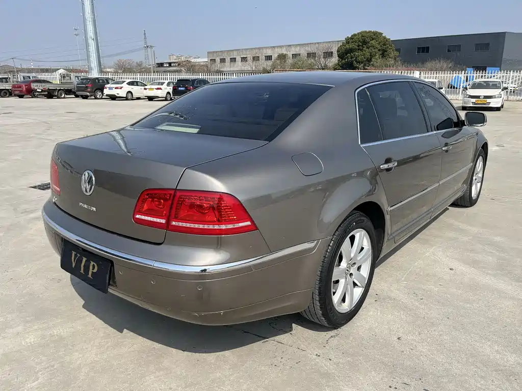 Volkswagen Phaeton 2015 — фото 25