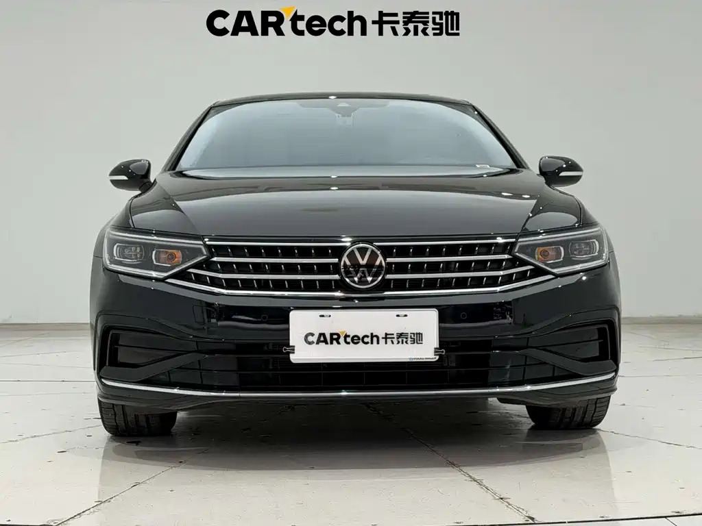 Volkswagen Magotan 2025