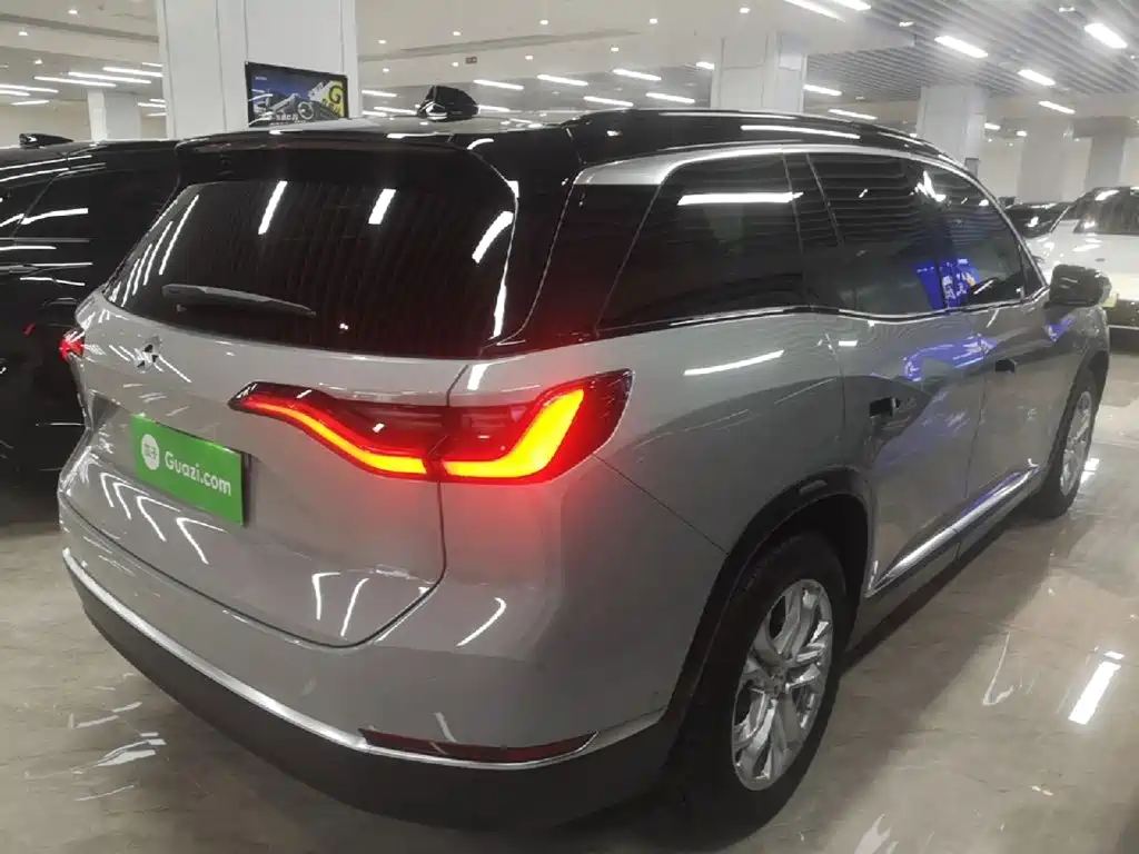 NIO ES8 2021