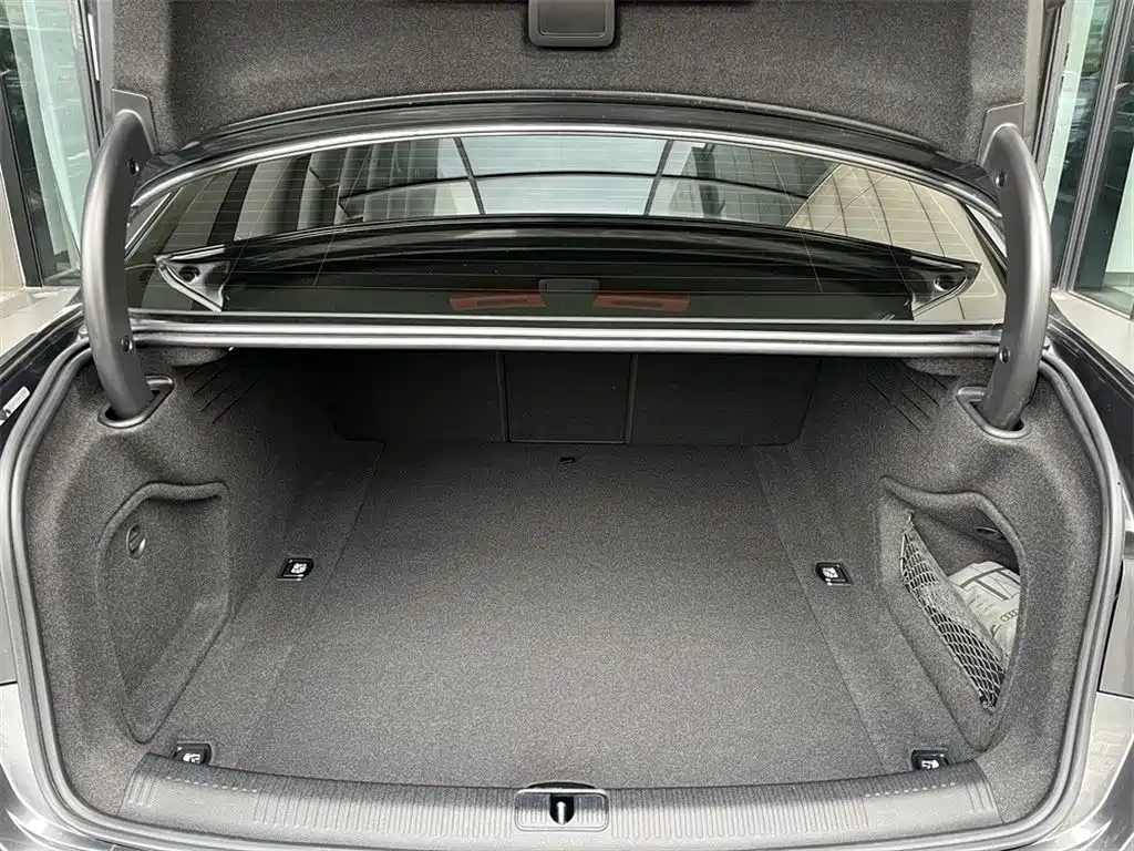 Audi A4L 2022 — фото 9