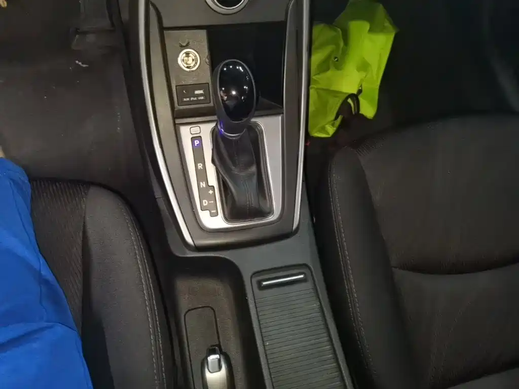 Hyundai Elantra 2017 — фото 14