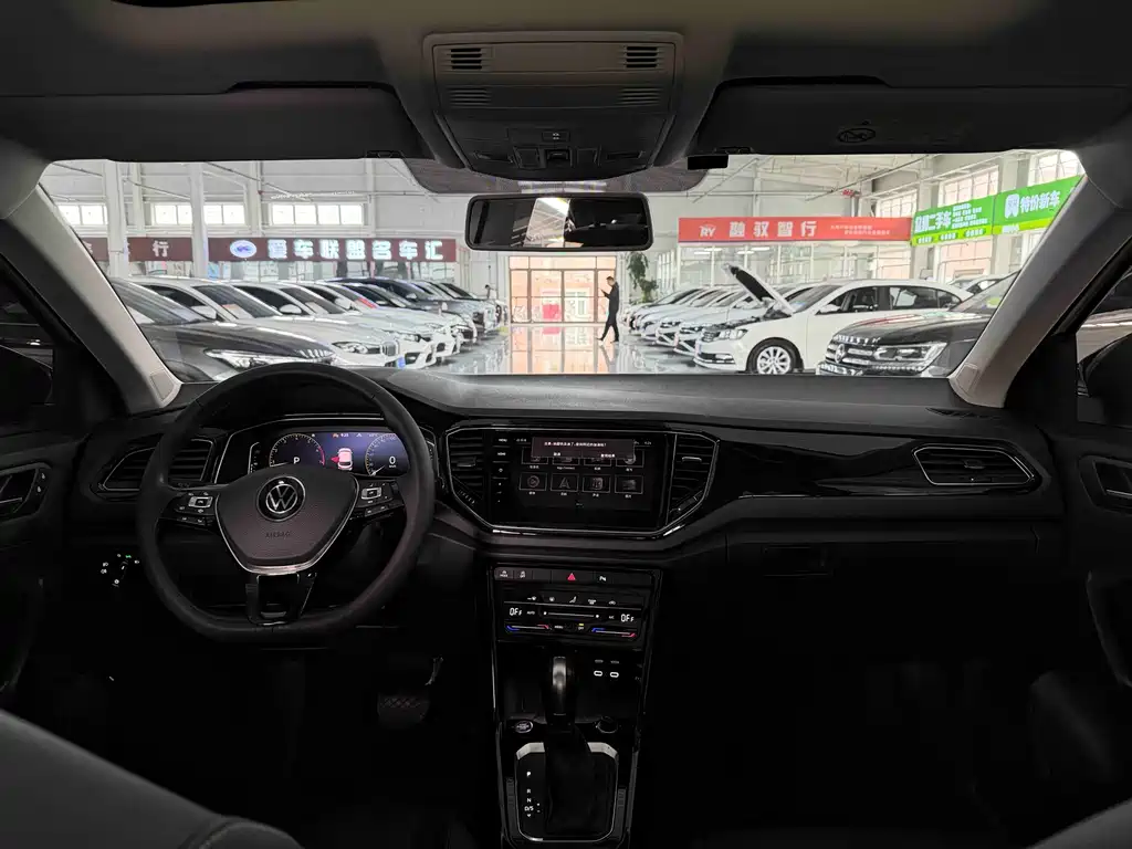 Volkswagen T-Roc 2023 — фото 14