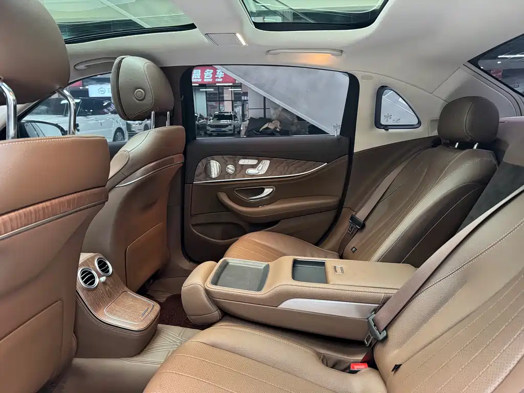 Mercedes-Benz E-Class 2022 — фото 11