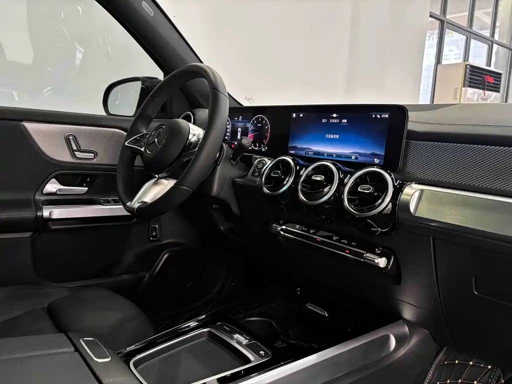 Mercedes-Benz GLB 2024 — фото 28