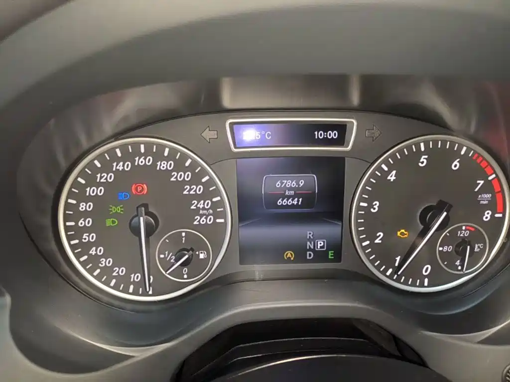 Mercedes-Benz A-Class 2015 — фото 12