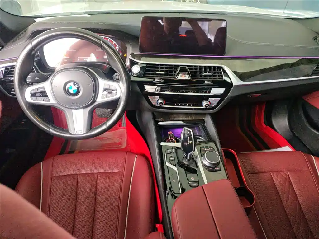 BMW 5 Series 2022 — фото 10