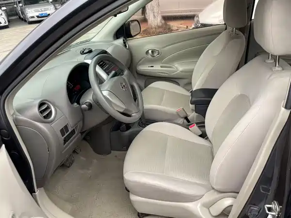 Nissan Sunny 2015