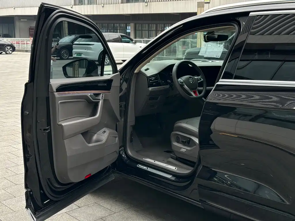 Volkswagen Touareg 2019 — фото 14